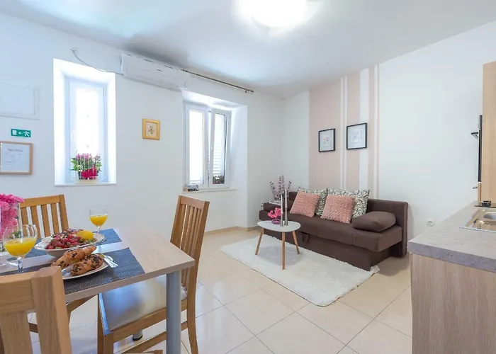 Fora Apartments